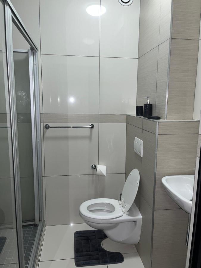 Apartamento The Den Marensky Towers Windhoek Exterior foto